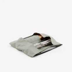 Quechua TABLE DE CAMPING COMPACTE 4/6 PERSONNES - PLATEAU BOIS - POCHE DE RANGEMENT -Camping Soldes Boutique table de camping compacte 46 personnes plateau bois poche de rangement 3